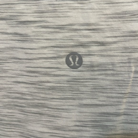Women's Size 6 lululemon casual/workout shirt - Picture 3 of 6